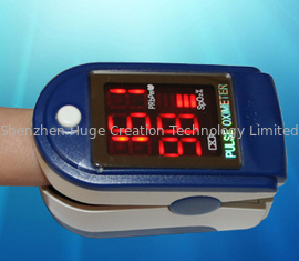 Κίνα Ιατρικός αισθητήρας Oximeter σφυγμού άκρων δακτύλου SpO2, χέρι - που κρατιέται και ψηφιακό προμηθευτής